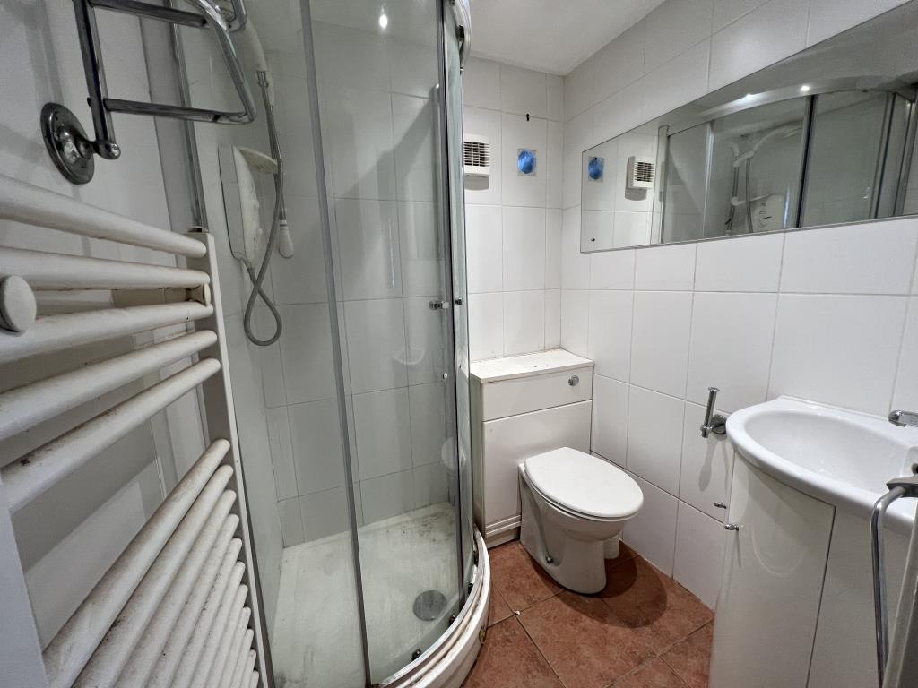 Lot: 107 - UNIQUE DETACHED ONE-BEDROOM TOLL HOUSE -